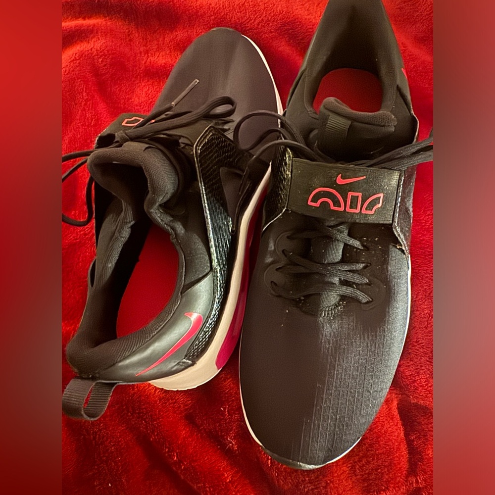 EUC Woman’s Nike SZ 11 Nike Air Max Bella TR No Box Pink Black & White Preowned